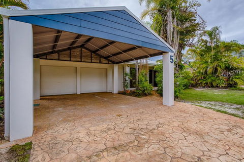 Sunyata Beach House - Rainbow Beach, Beachside Escape With A Pool, Pet Friendly And Wi-Fi - Accommodation Port Macquarie 3