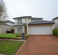 Superb Luxe 5BR housePoint Cook near lake - Accommodation Port Macquarie
