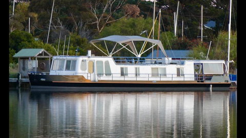 Swamp Fox Luxury 2BR Dutch Barge - Accommodation Port Macquarie 2