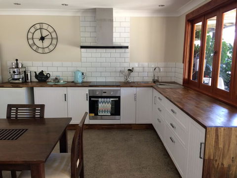 TAKURA HEIGHTS Modern Country Apartment With Pool Access - Accommodation Port Macquarie 2