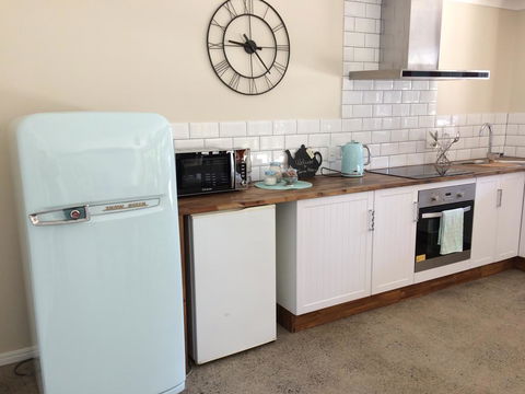 TAKURA HEIGHTS Modern Country Apartment With Pool Access - Accommodation Port Macquarie 3