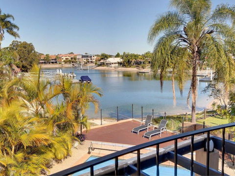Tarcoola 41 - 5 BDRM Canal Home With Pool - Accommodation Port Macquarie 3
