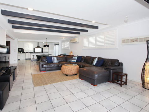 Tarcoola 49 - 4 BDRM Canal Home With Pool - Accommodation Port Macquarie 1