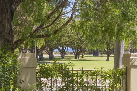 The Beach Retreat - Accommodation Port Macquarie 0