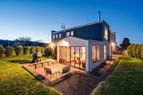 Madsen Retreat - Accommodation Port Macquarie 9
