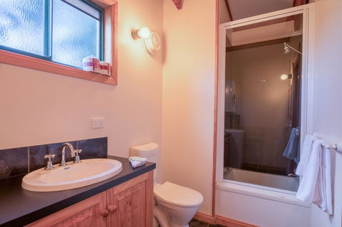 Freycinet Timber Cottage 1 - Accommodation Port Macquarie 2