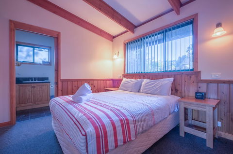 Freycinet Timber Cottage 1 - Accommodation Port Macquarie 4
