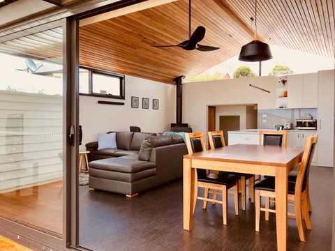 Omaroo House - Panoramic Water Views - Accommodation Port Macquarie 4