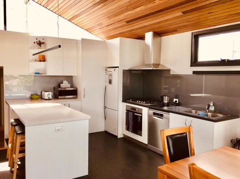 Omaroo House - Panoramic Water Views - Accommodation Port Macquarie 17