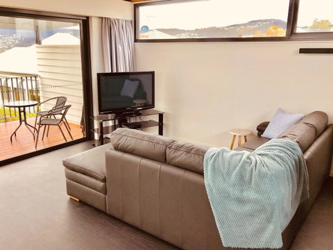 Omaroo House - Panoramic Water Views - Accommodation Port Macquarie 9