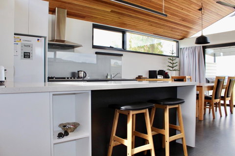 Omaroo House - Panoramic Water Views - Accommodation Port Macquarie 14