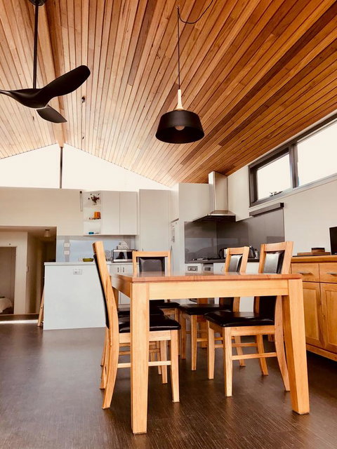 Omaroo House - Panoramic Water Views - Accommodation Port Macquarie 18