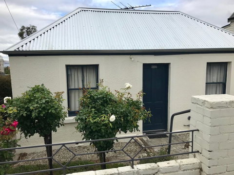 Omaroo House - Panoramic Water Views - Accommodation Port Macquarie 0