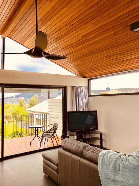 Omaroo House - Panoramic Water Views - Accommodation Port Macquarie 8