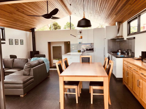 Omaroo House - Panoramic Water Views - Accommodation Port Macquarie 5