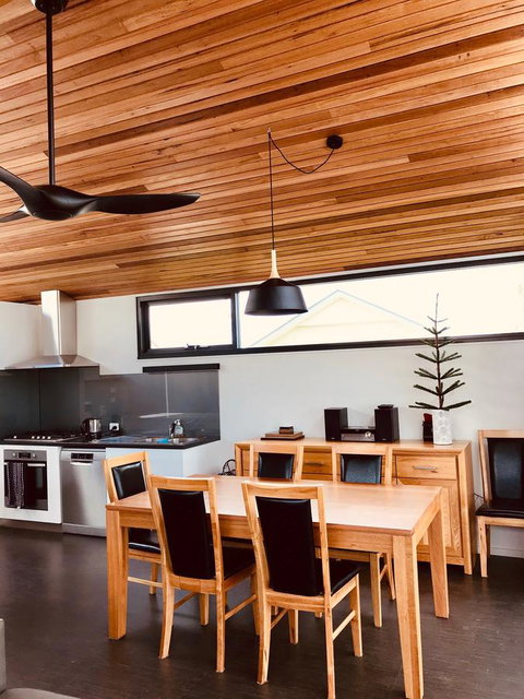 Omaroo House - Panoramic Water Views - Accommodation Port Macquarie 19