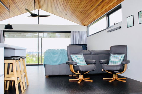 Omaroo House - Panoramic Water Views - Accommodation Port Macquarie 12