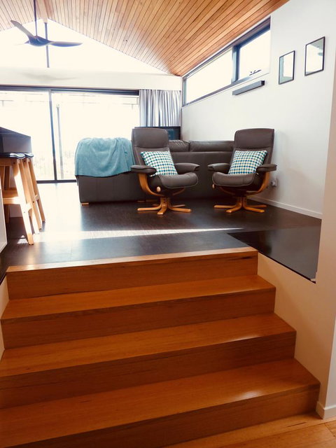 Omaroo House - Panoramic Water Views - Accommodation Port Macquarie 13