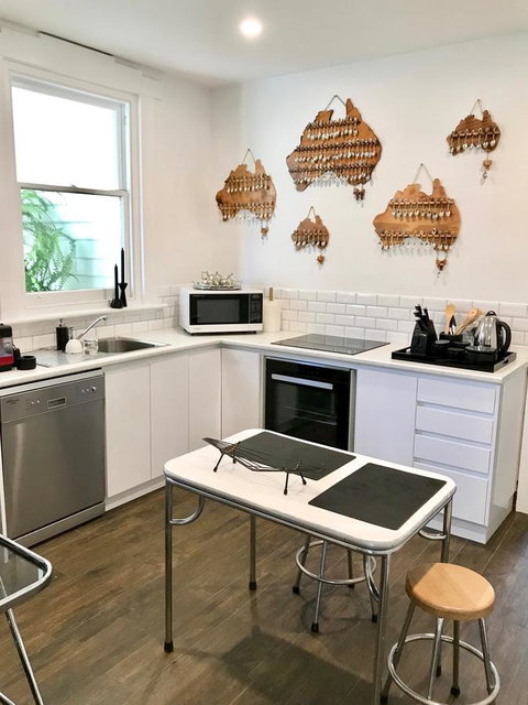 Devine Stays - Rupert #1 NOHO Art Apartment - Accommodation Port Macquarie 8