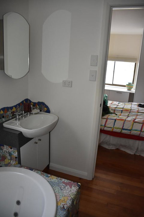 Beachside Taroona With Spa - Accommodation Port Macquarie 4