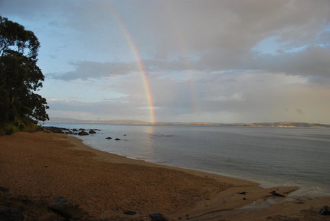 Beachside Taroona With Spa - Accommodation Port Macquarie 26