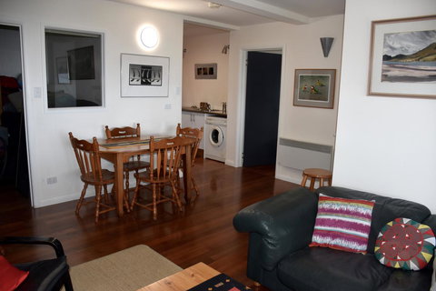 Beachside Taroona With Spa - Accommodation Port Macquarie 5