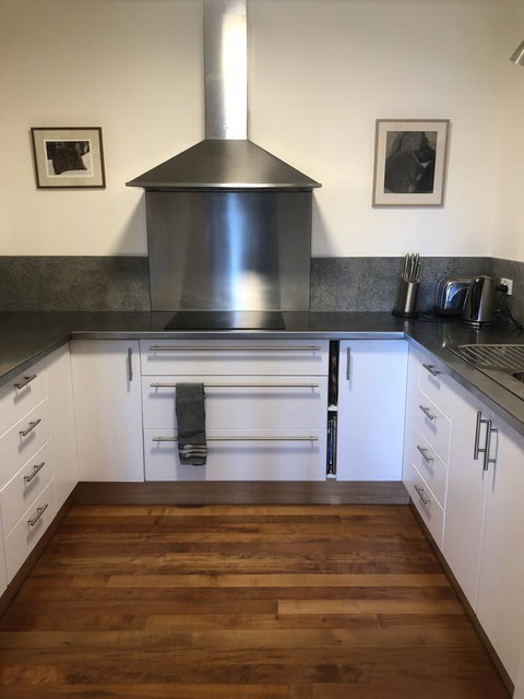 Beachside Taroona With Spa - Accommodation Port Macquarie 2