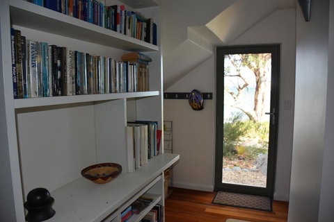 Beachside Taroona With Spa - Accommodation Port Macquarie 10