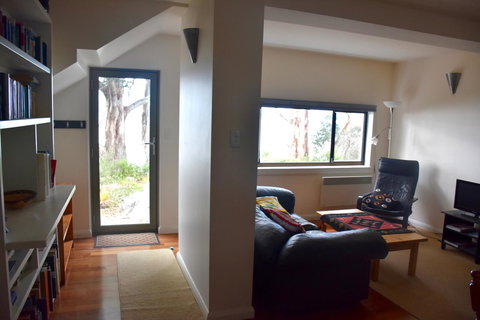 Beachside Taroona With Spa - Accommodation Port Macquarie 7