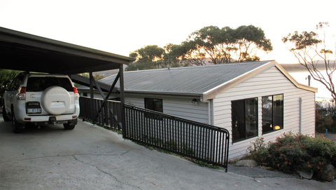 KINGFISHER COTTAGE Beachfront At The Binalong Bay - Accommodation Port Macquarie 21