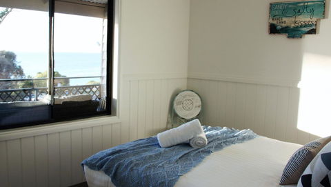 KINGFISHER COTTAGE Beachfront At The Binalong Bay - Accommodation Port Macquarie 11