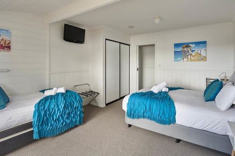 KINGFISHER COTTAGE Beachfront At The Binalong Bay - Accommodation Port Macquarie 3