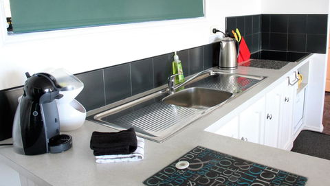 KINGFISHER COTTAGE Beachfront At The Binalong Bay - Accommodation Port Macquarie 18