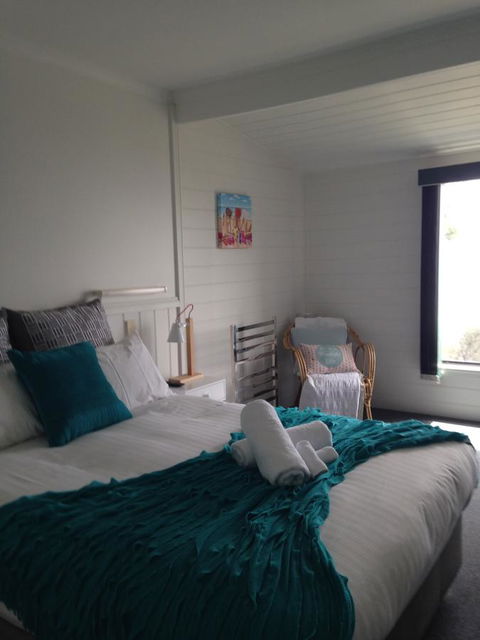 KINGFISHER COTTAGE Beachfront At The Binalong Bay - Accommodation Port Macquarie 23
