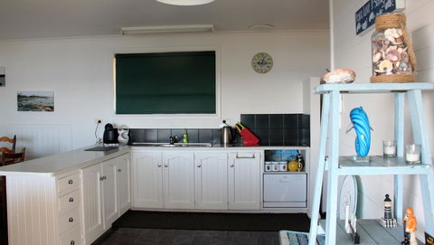 KINGFISHER COTTAGE Beachfront At The Binalong Bay - Accommodation Port Macquarie 20