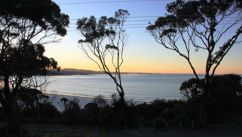 KINGFISHER COTTAGE Beachfront At The Binalong Bay - Accommodation Port Macquarie 19