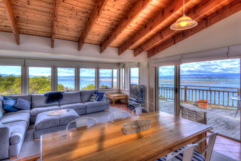The Strand ~ On The Edge Of The Beach - Accommodation Port Macquarie 0