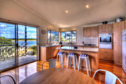 The Strand ~ On The Edge Of The Beach - Accommodation Port Macquarie 6