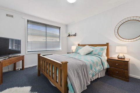 Elkie Villa - 2 Bedroom Unit - Burnie - Accommodation Port Macquarie 1