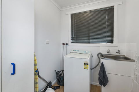 Elkie Villa - 2 Bedroom Unit - Burnie - Accommodation Port Macquarie 7