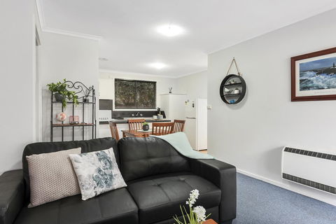 Elkie Villa - 2 Bedroom Unit - Burnie - Accommodation Port Macquarie 4