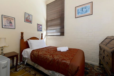 Edinburgh Gallery Bed & Breakfast - Accommodation Port Macquarie 28