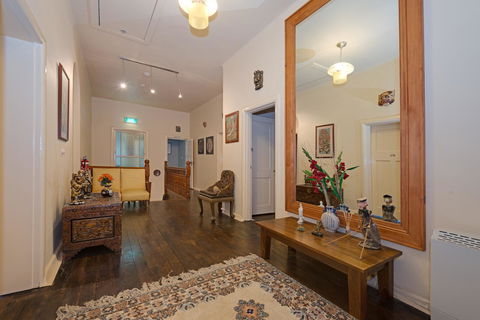 Edinburgh Gallery Bed & Breakfast - Accommodation Port Macquarie 4