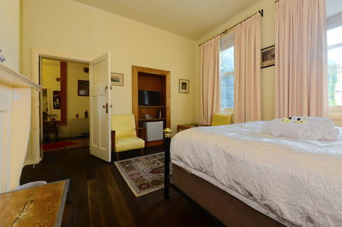 Edinburgh Gallery Bed & Breakfast - Accommodation Port Macquarie 23