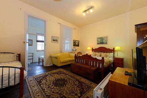 Edinburgh Gallery Bed & Breakfast - Accommodation Port Macquarie 38