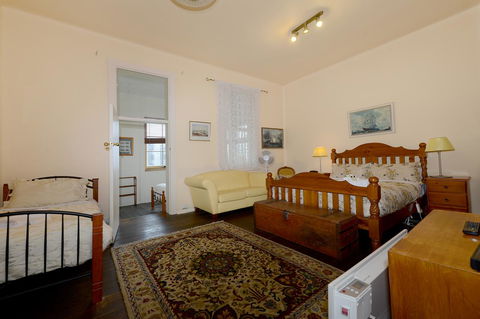 Edinburgh Gallery Bed & Breakfast - Accommodation Port Macquarie 32