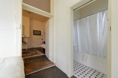 Edinburgh Gallery Bed & Breakfast - Accommodation Port Macquarie 33