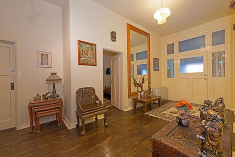 Edinburgh Gallery Bed & Breakfast - Accommodation Port Macquarie 2