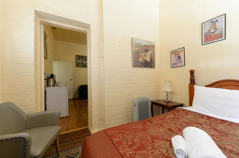 Edinburgh Gallery Bed & Breakfast - Accommodation Port Macquarie 13
