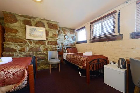 Edinburgh Gallery Bed & Breakfast - Accommodation Port Macquarie 9